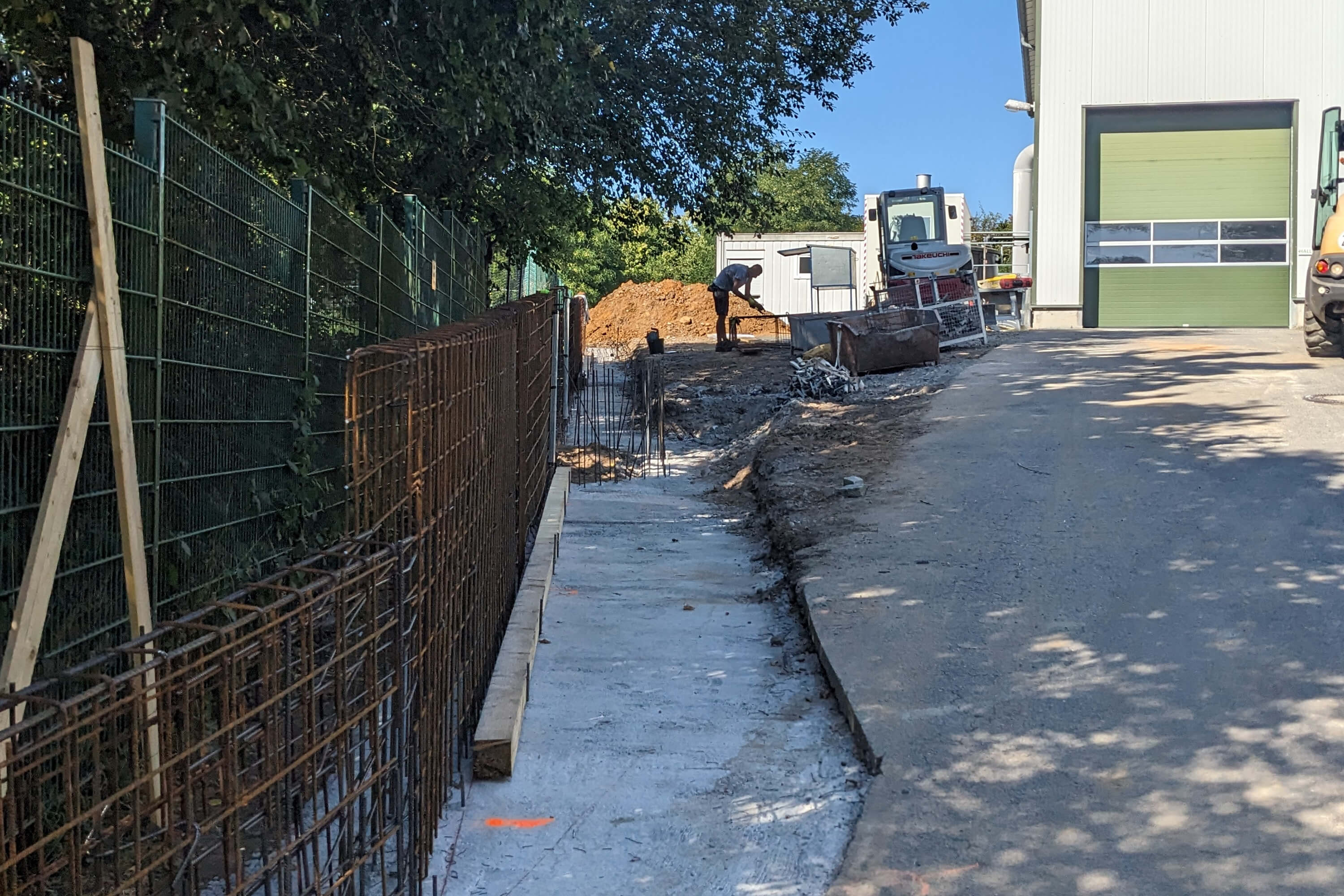 Erdbau Verfüllungs-und Verdichtungsarbeiten rund um Ihr Grundstück Erdbau Verfüllungs-und Verdichtungsarbeiten rund um Ihr Grundstück